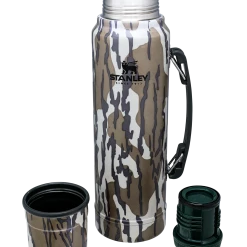 New 🔥 Stanley Heritage Classic Bottle | Bottomland | 1.1 QT 🤩 -Outlet Serve Gleam Store B2B Web PNG Stanley The Heritage Classic Bottle 1 1 QT Bottomland 672047e3 316f 4a3a 8619 311b4a27bf9b