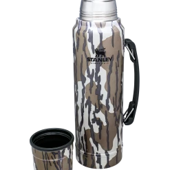 New 🔥 Stanley Heritage Classic Bottle | Bottomland | 1.1 QT 🤩 -Outlet Serve Gleam Store B2B Web PNG Stanley The Heritage Classic Bottle 1 1 QT Bottomland 7215c358 d79a 41fd 924a 66eafb4ad813