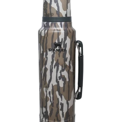 Best Pirce 🥰 Stanley Classic Legendary Bottle | 1.5 QT 🎉 -Outlet Serve Gleam Store B2B Web PNG The Classic Vacuum Bottle MossyOak Bottomlands 1 5QT