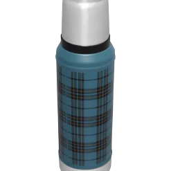 Outlet 😉 Stanley The Vintage Loom Legendary Classic Bottle | 1.0 QT 🌟 10 Outlet 😉 Stanley The Vintage Loom Legendary Classic Bottle | 1.0 QT 🌟 -Outlet Serve Gleam Store B2B Web PNG The Vintage Loom Classic Bottle 1 0QT Balsam Plaid Hero Back