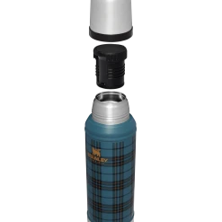 Outlet 😉 Stanley The Vintage Loom Legendary Classic Bottle | 1.0 QT 🌟 11 Outlet 😉 Stanley The Vintage Loom Legendary Classic Bottle | 1.0 QT 🌟 -Outlet Serve Gleam Store B2B Web PNG The Vintage Loom Classic Bottle 1 0QT Balsam Plaid Hero Exploded